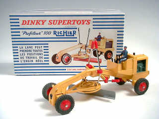 Lot 741 - DINKY TOYS FRANCE (1)