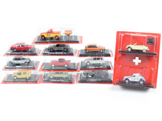 Lot 39 - DIVERS (12)