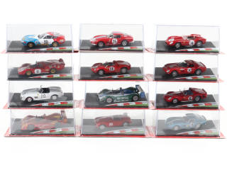 Lot 28 - DIVERS (12)
