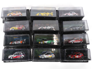 Lot 33 - DIVERS (12)