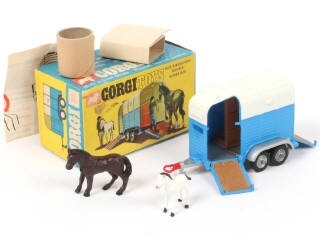 Lot 90 - CORGI TOYS (GB) (1)