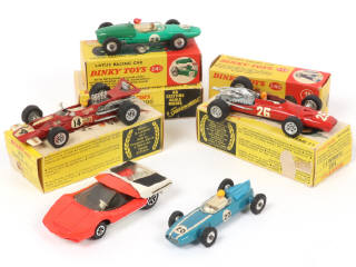 Lot 233 - DINKY TOYS (5)