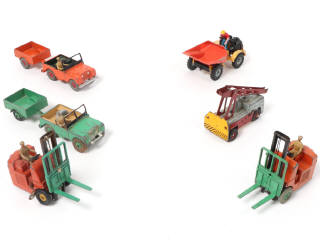 Lot 234 - DINKY TOYS (6)
