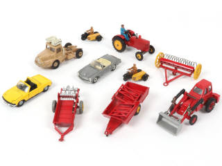Lot 240 - DINKY TOYS (10)