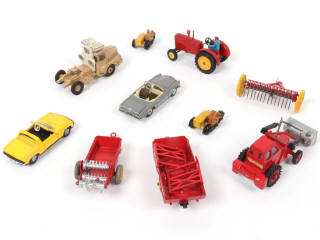 Lot 240 - DINKY TOYS (10)