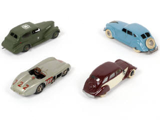 Lot 106 - DIVERS (4)