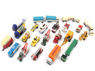 Lot 117 - DIVERS (22)