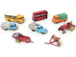Lot 223 - DINKY TOYS (8)