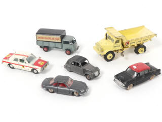 Lot 220 - DINKY TOYS (6)