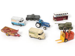 Lot 222 - DINKY TOYS (8)