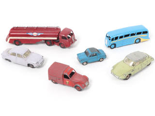 Lot 217 - DINKY TOYS (6)