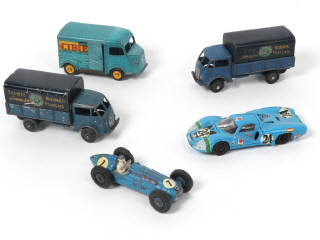 Lot 212 - DINKY TOYS (5)