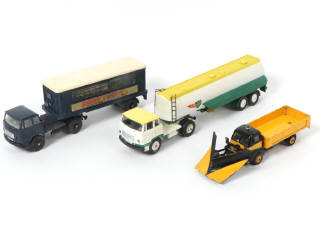 Lot 200 - DINKY TOYS (FRANCE) (3)