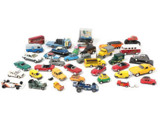 Lot 124 - DIVERS (38)