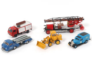 Lot 87 - DIVERS (5)