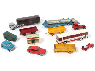 Lot 112 - DIVERS (12)