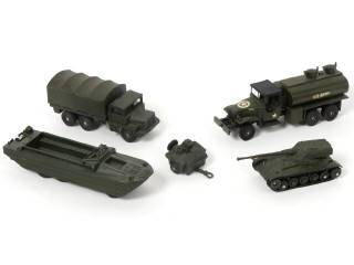 Lot 210 - DINKY TOYS (FRANCE) (5)