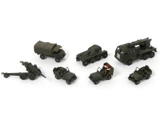 Lot 221 - DINKY TOYS (FRANCE) (8)