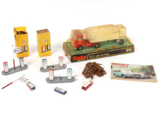 Lot 224 - DINKY TOYS (10)