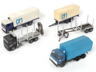 Lot 80 - DIVERS (3)