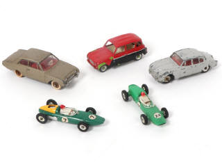 Lot 211 - DINKY TOYS (5)