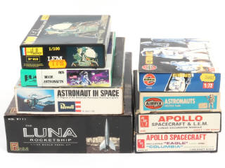 Lot 14 - DIVERS (8)