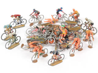 Lot 10 - DIVERS (20)