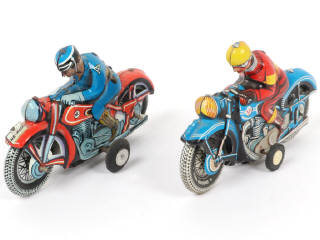 Lot 56 - DIVERS (2)