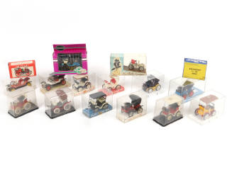 Lot 136 - DIVERS (16)