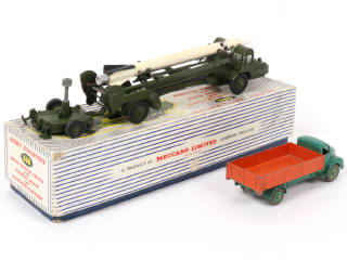 Lot 307 - DINKY TOYS (GB) (2)