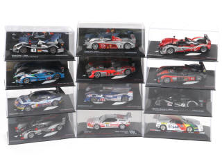 Lot 129 - DIVERS (12)