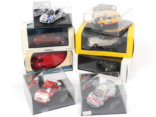 Lot 112 - DIVERS (8)