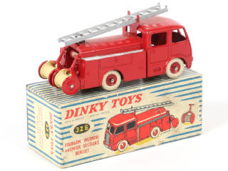 Lot 322 - DINKY TOYS (FRANCE) (1)