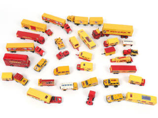 Lot 9 - DIVERS (32)