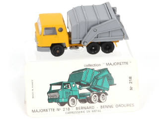 Lot 36 - MAJORETTE (FRANCE) (1)