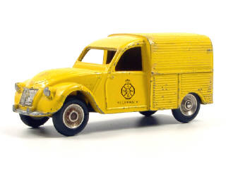 Lot 619 - DINKY TOYS FRANCE (1)