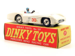Lot 358 - DINKY TOYS (GB) (1)