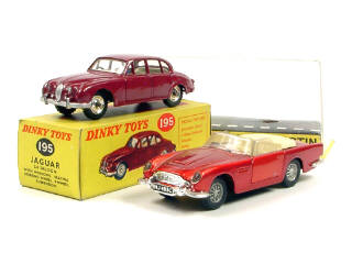 Lot 426 - DINKY TOYS (GB) (2)