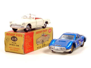 Lot 428 - DINKY TOYS (GB) (2)