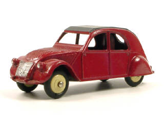 Lot 560 - DINKY TOYS FRANCE (1)