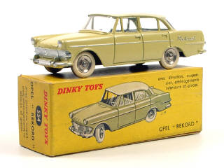 Lot 601 - DINKY TOYS FRANCE (1)