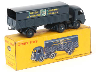 Lot 611 - DINKY TOYS (FRANCE) (1)