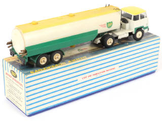 Lot 616 - DINKY TOYS (FRANCE) (1)