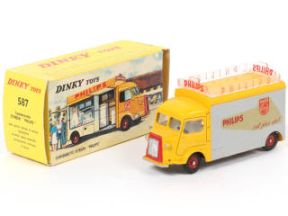 Lot 590 - DINKY TOYS (FRANCE) (1)