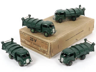 Lot 500 - DINKY TOYS (FRANCE) (5)