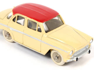 Lot 569 - DINKY TOYS (FRANCE) (1)