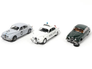 Lot 75 - MODEL ICONS (CHINE) (3)