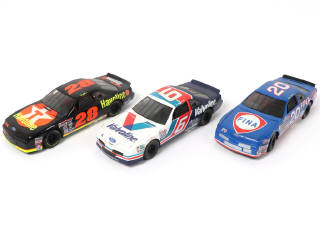 Lot 26 - DIVERS (3)