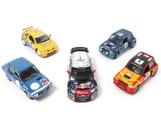 Lot 107 - DIVERS (5)