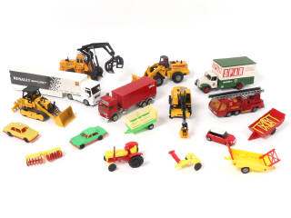 Lot 72 - DIVERS (17)